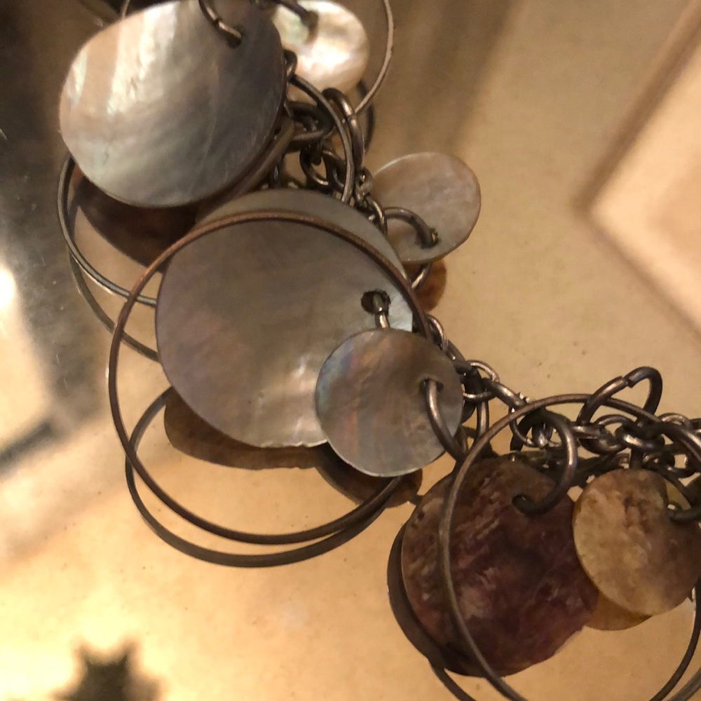 Shells and silver loop necklace - Picture 2 of 2